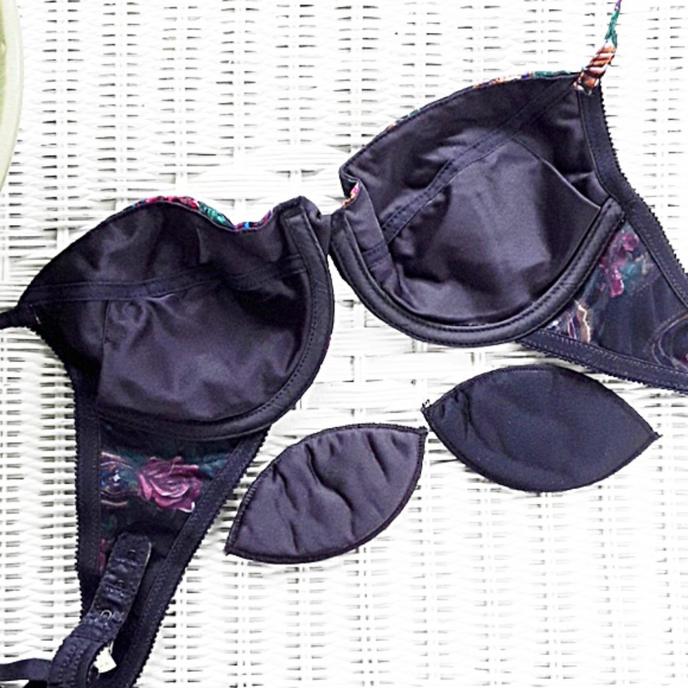 Victoria Secret Underwire PushUp Bra! EUC - Picture 7 of 8